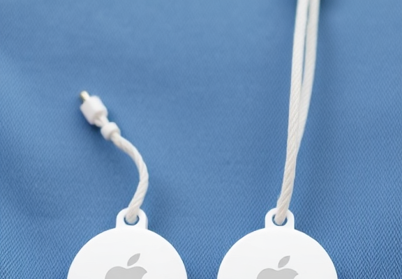 Apple AirTag Tracking Device 4‑Pack (Renewed) – Location Finders with Replaceable Batteries