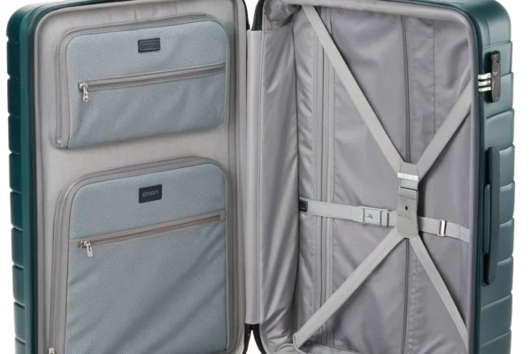 Samsonite Freeform 24: Durable, Lightweight Travel Set