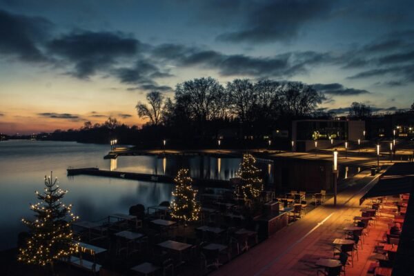 Discover why Brookfield Place is a holiday oasis for shopping, dining, and more in downtown Manhattan—they offer luxury, waterfront leisure, and unique experiences.