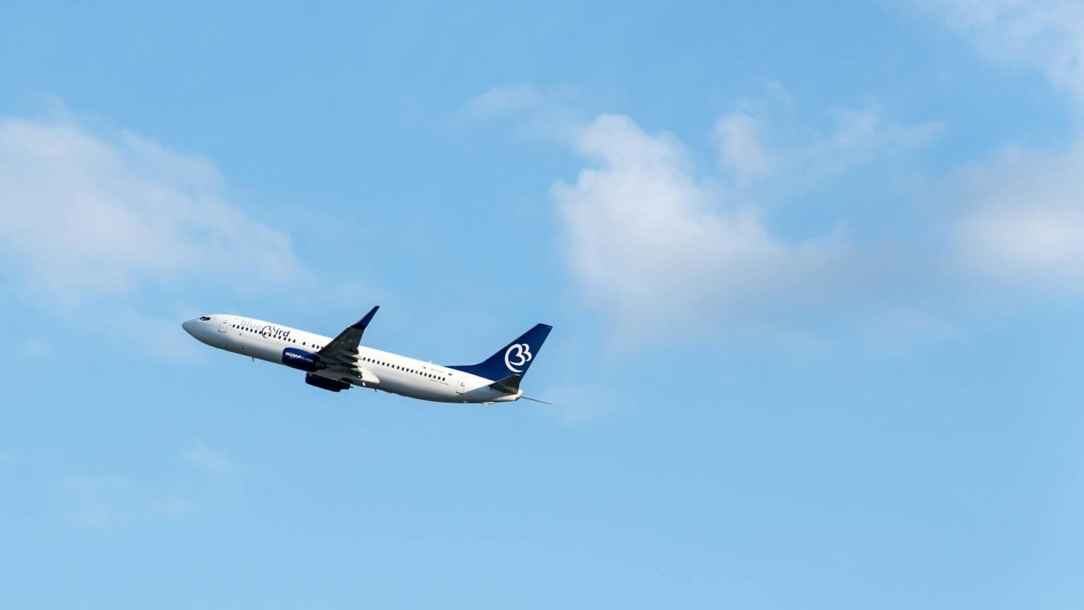 Discover how American Airlines is expanding its domestic routes in 2026, offering exciting connections to 20 cities for your outdoor adventures.