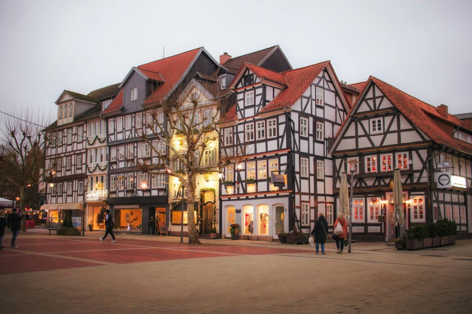 Explore why Brookfield Place is a holiday oasis for shopping and dining in Manhattan. Find tips for a stylish winter visit, activities, and more.